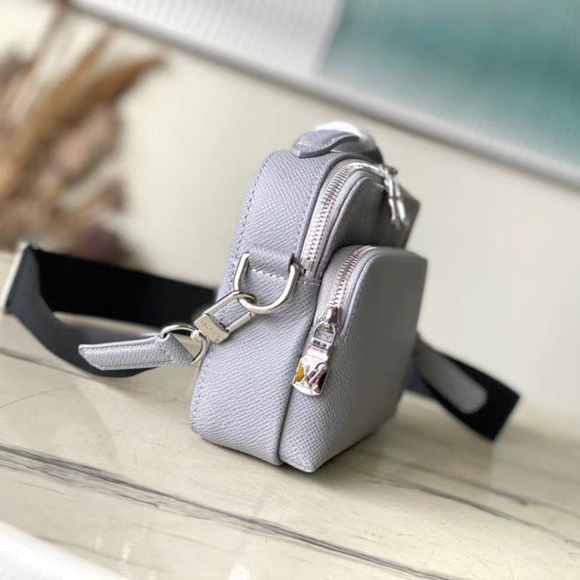 AVENUE MESSENGER 22 IN HARBOR GRAY CALFSKIN