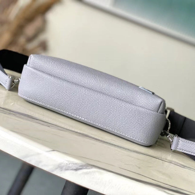 AVENUE MESSENGER 22 IN HARBOR GRAY CALFSKIN