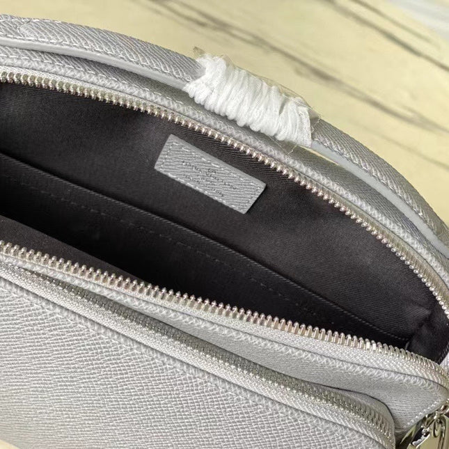AVENUE MESSENGER 22 IN HARBOR GRAY CALFSKIN