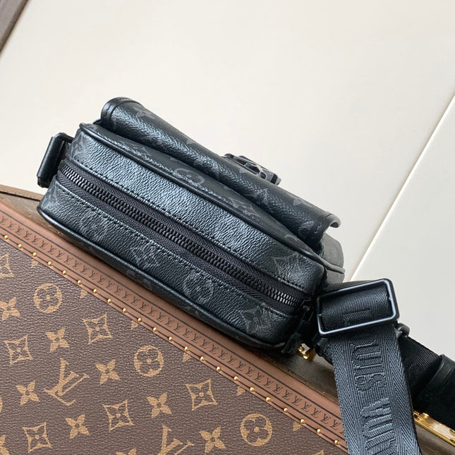 LV 25S GETAWAY MESSENGER BAG 20 IN BLACK MONOGRAM ECLIPSE CANVAS