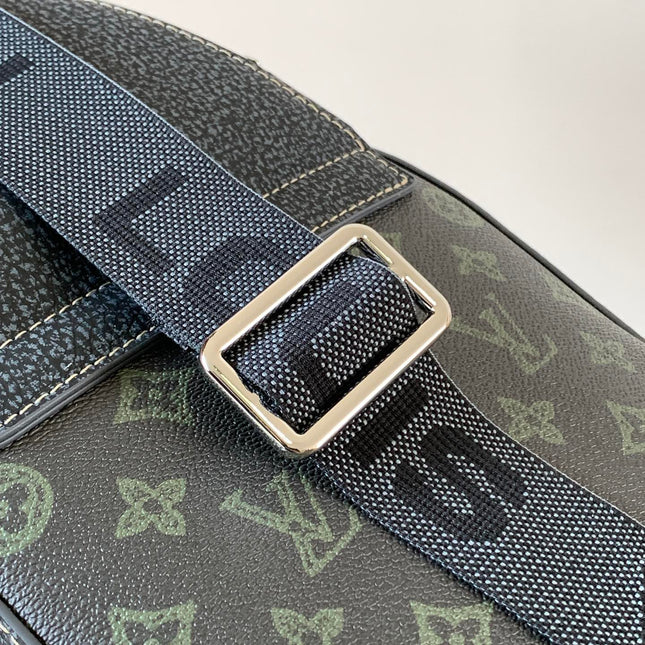 AVENUE SLINGBAG 31 IN BLACK MONOGRAM CANVAS WITH BROWN LOGO