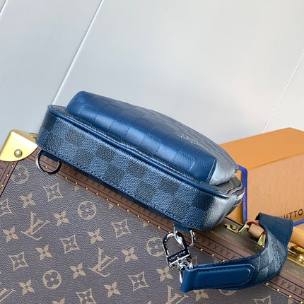 AVENUE SLINGBAG 31 IN NAVY BLUE TAIGA LEATHER WITH WHITE LOGO PRINTED