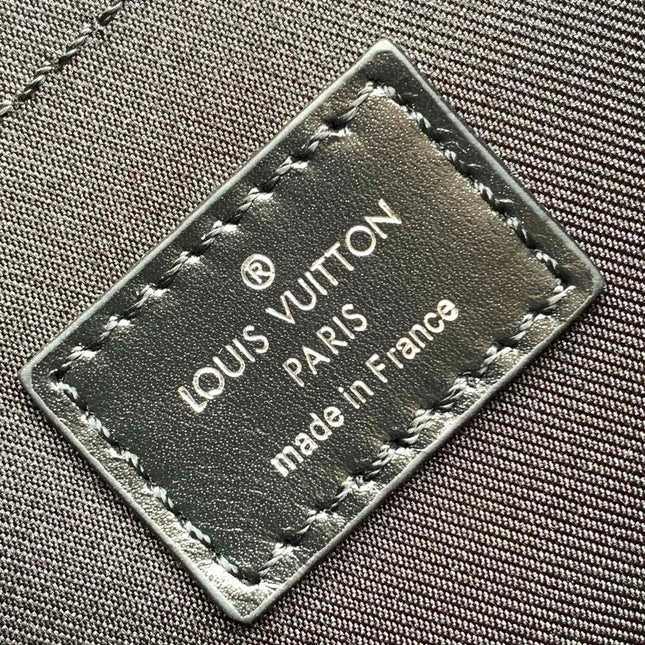 LV 25S NOÉ CARGO 24 IN BLACK GLOSSY CALFSKIN SILVER HARDWARE