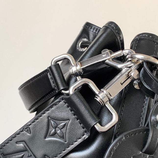 LV 25S NOÉ CARGO 24 IN BLACK GLOSSY CALFSKIN SILVER HARDWARE