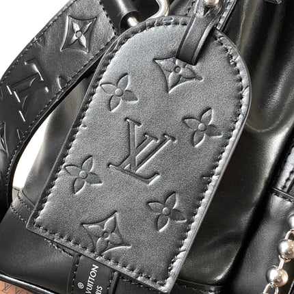 LV 25S NOÉ CARGO 24 IN BLACK GLOSSY CALFSKIN SILVER HARDWARE