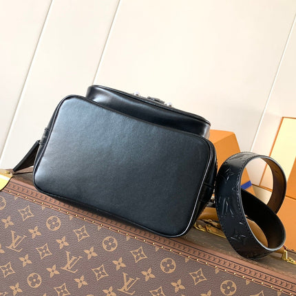 LV 25S NOÉ CARGO 24 IN BLACK GLOSSY CALFSKIN SILVER HARDWARE
