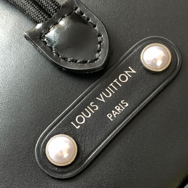 LV 25S NOÉ CARGO 24 IN BLACK GLOSSY CALFSKIN SILVER HARDWARE