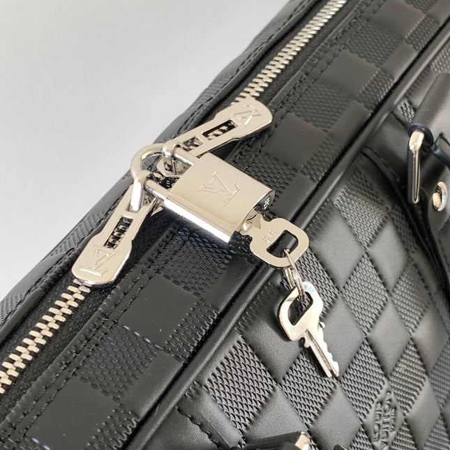 LV 25S PORTE- DOCUMENTS VOYAGE 41 IN BLACK EMBOSSED DAMIER INFINI CALFSKIN