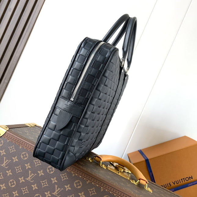 LV 25S PORTE- DOCUMENTS VOYAGE 41 IN BLACK EMBOSSED DAMIER INFINI CALFSKIN