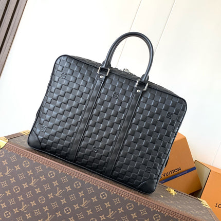 LV 25S PORTE- DOCUMENTS VOYAGE 41 IN BLACK EMBOSSED DAMIER INFINI CALFSKIN