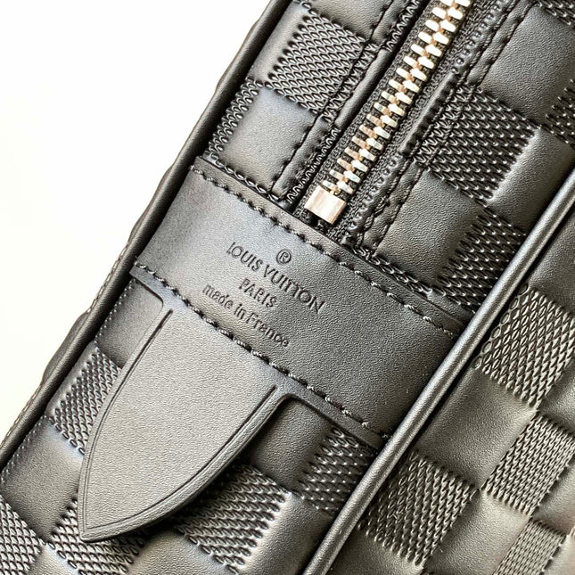 LV 25S PORTE- DOCUMENTS VOYAGE 41 IN BLACK EMBOSSED DAMIER INFINI CALFSKIN