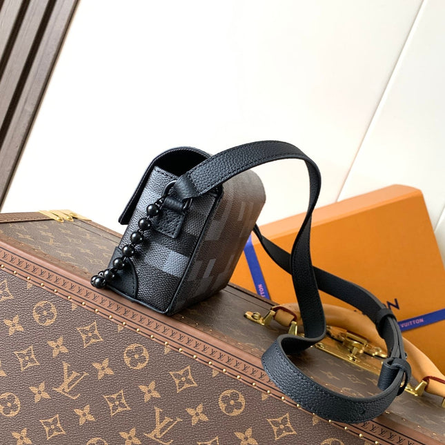 LV 25S STEAMER BAG 18 IN DAMOFLAGE BLACK CANVAS