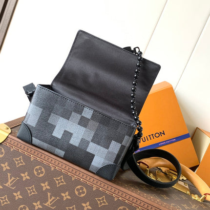 LV 25S STEAMER BAG 18 IN DAMOFLAGE BLACK CANVAS