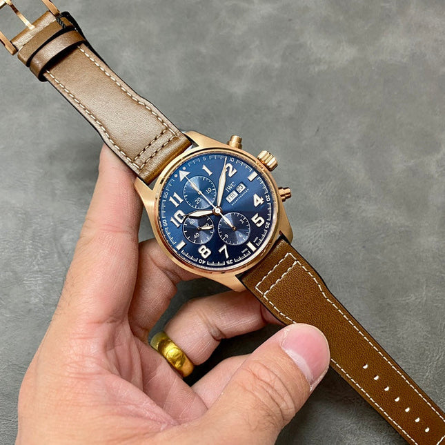 PILOT’S WATCH EDITION 43 MM ROSE GOLD CASE WITH CIDER BROWN LEATHER STRAP