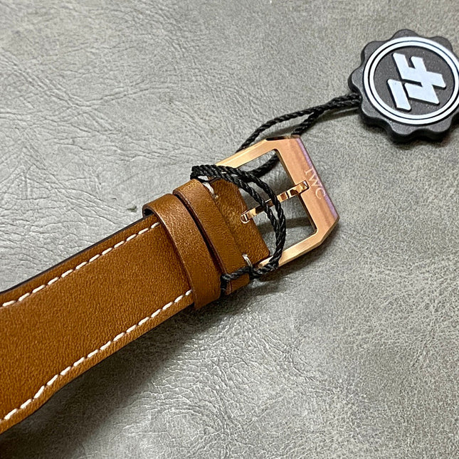 PILOT’S WATCH EDITION 43 MM ROSE GOLD CASE WITH CIDER BROWN LEATHER STRAP