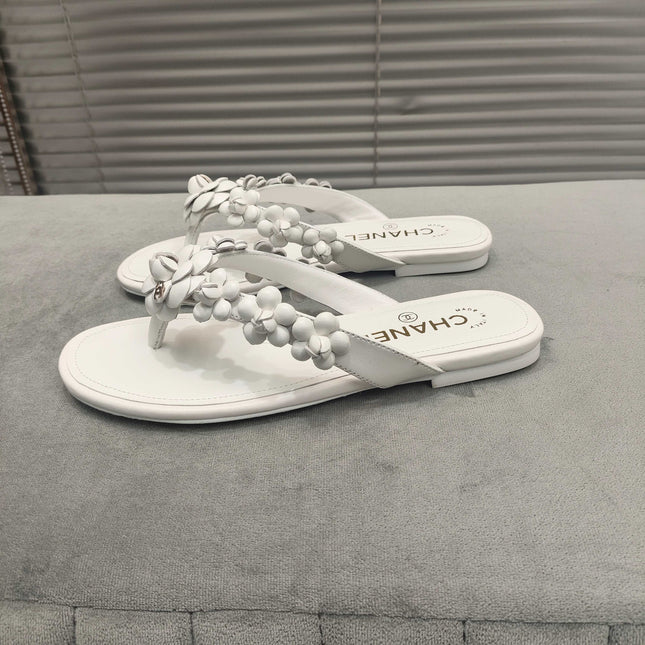 THONG SLIPPERS CAMELLIA IN WHITE CALFSKIN