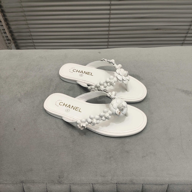 THONG SLIPPERS CAMELLIA IN WHITE CALFSKIN