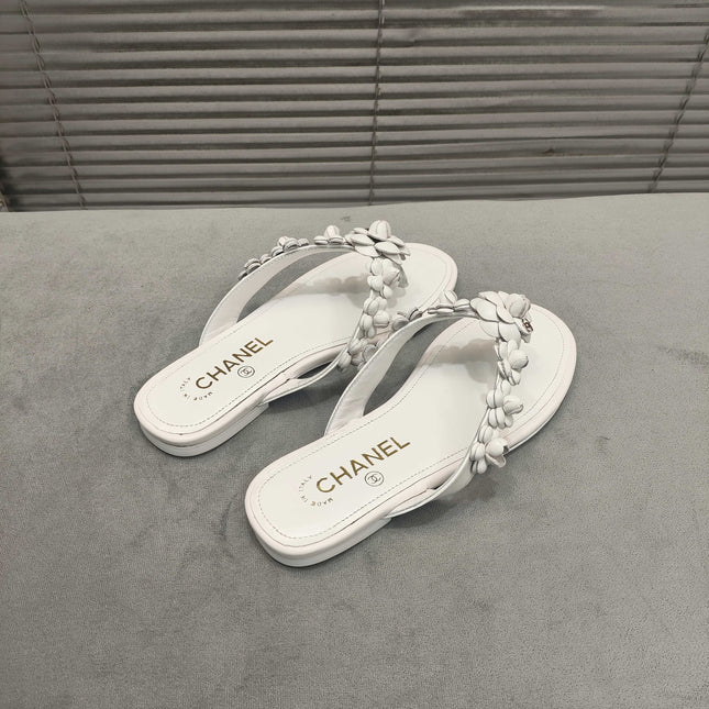 THONG SLIPPERS CAMELLIA IN WHITE CALFSKIN