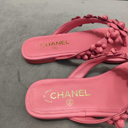 THONG SLIPPERS CAMELLIA IN  PINK CALFSKIN