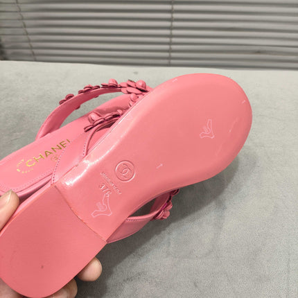 THONG SLIPPERS CAMELLIA IN  PINK CALFSKIN