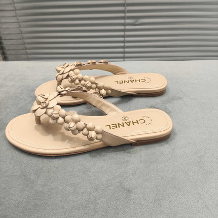 THONG SLIPPERS CAMELLIA IN BEIGE CALFSKIN