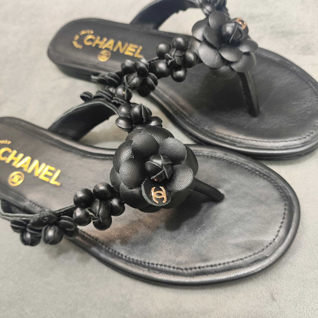THONG SLIPPERS CAMELLIA IN BLACK SOFT LEATHER