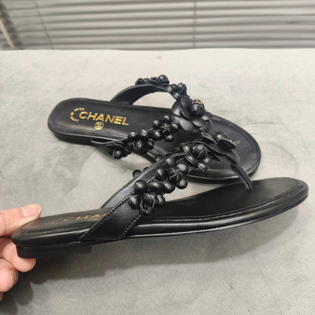 THONG SLIPPERS CAMELLIA IN BLACK SOFT LEATHER