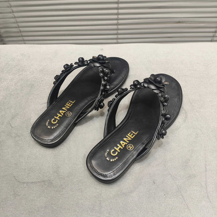 THONG SLIPPERS CAMELLIA IN BLACK SOFT LEATHER