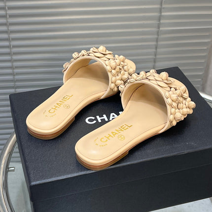 SLIPPERS CAMELLIA IN BEIGE CALFSKIN