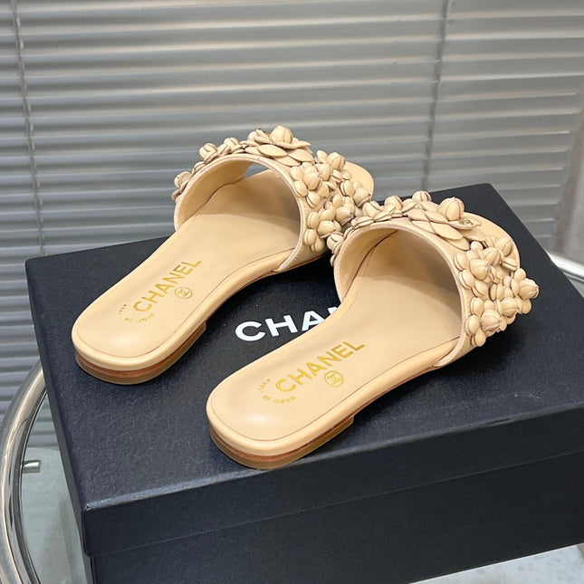 SLIPPERS CAMELLIA IN BEIGE CALFSKIN