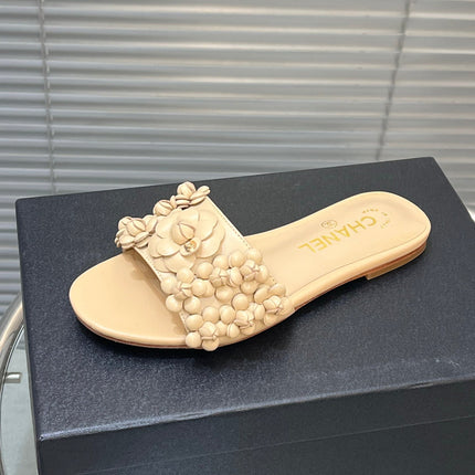 SLIPPERS CAMELLIA IN BEIGE CALFSKIN