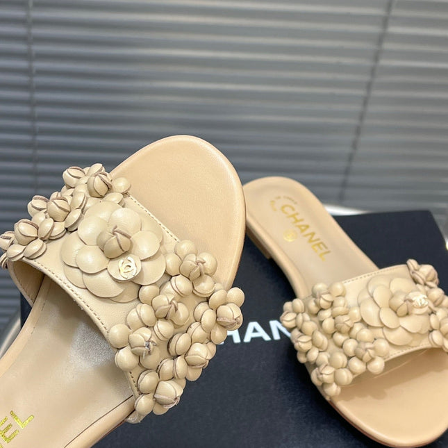 SLIPPERS CAMELLIA IN BEIGE CALFSKIN