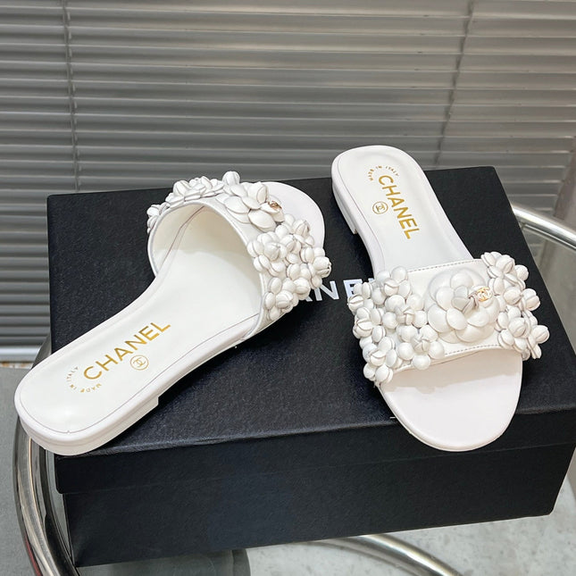 SLIPPERS CAMELLIA IN WHITE CALFSKIN