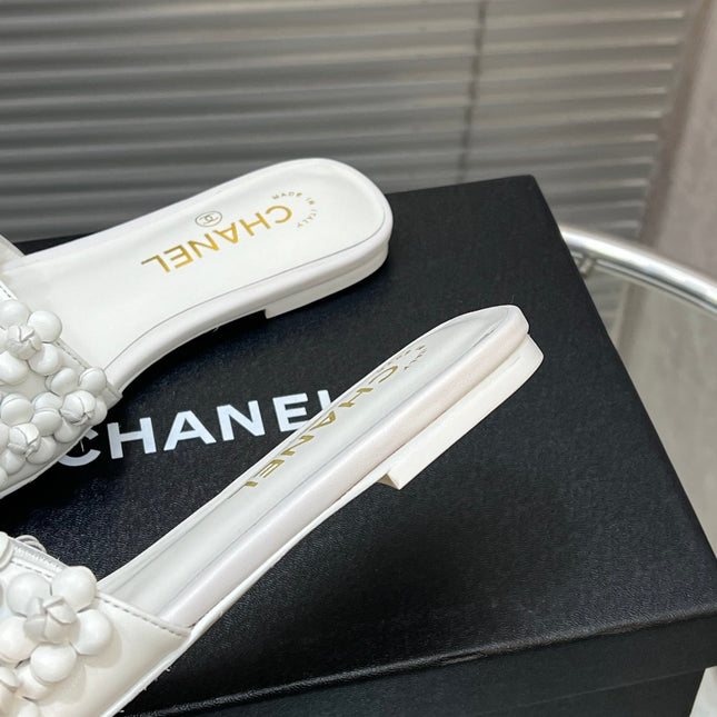 SLIPPERS CAMELLIA IN WHITE CALFSKIN