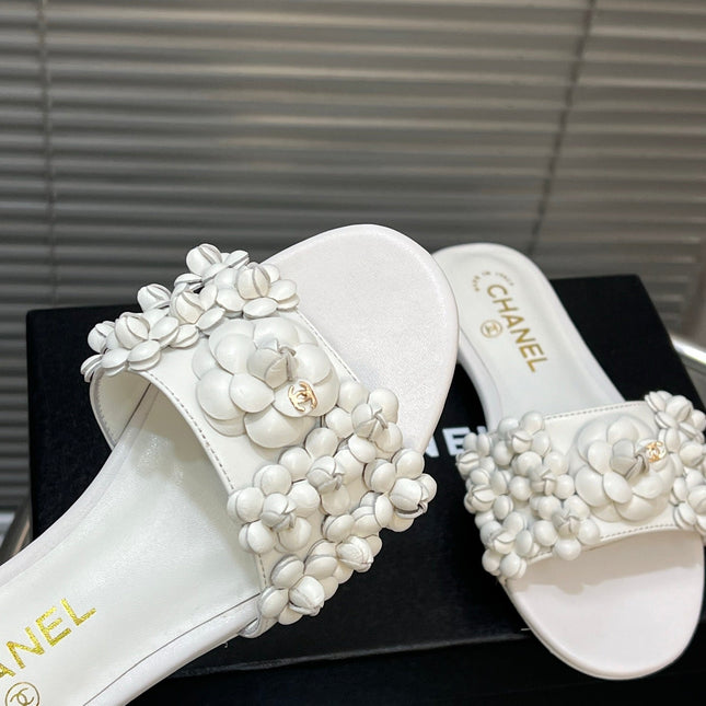 SLIPPERS CAMELLIA IN WHITE CALFSKIN