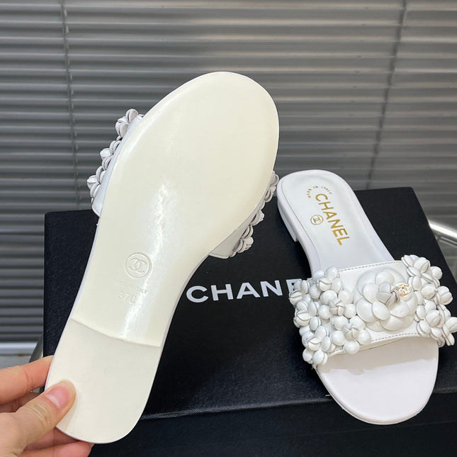 SLIPPERS CAMELLIA IN WHITE CALFSKIN