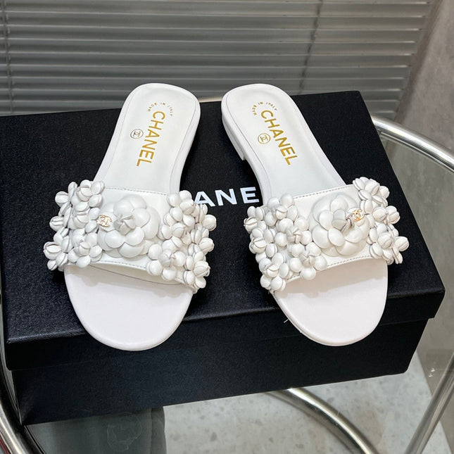 SLIPPERS CAMELLIA IN WHITE CALFSKIN