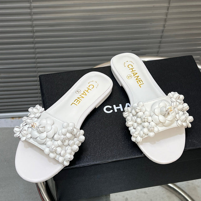 SLIPPERS CAMELLIA IN WHITE CALFSKIN