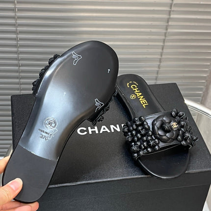 SLIPPERS CAMELLIA IN BLACK CALFSKIN