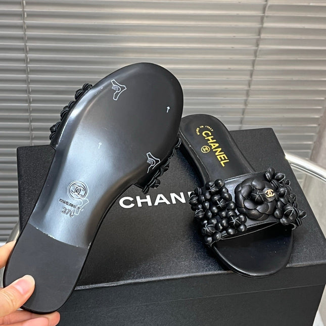 SLIPPERS CAMELLIA IN BLACK CALFSKIN