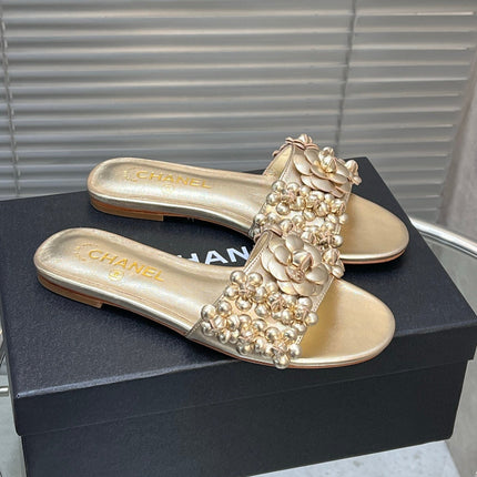 SLIPPERS CAMELLIA IN GOLD PANTENT CALFSKIN