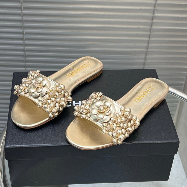SLIPPERS CAMELLIA IN GOLD PANTENT CALFSKIN