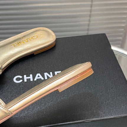 SLIPPERS CAMELLIA IN GOLD PANTENT CALFSKIN