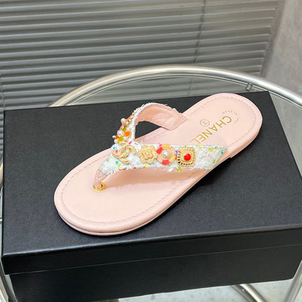 THONG SLIPPERS IN LIGHT PINK SOFT LEATHER WITH LOGO STICKER DETAIL