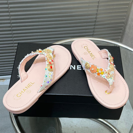 THONG SLIPPERS IN LIGHT PINK SOFT LEATHER WITH LOGO STICKER DETAIL