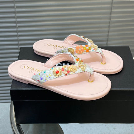 THONG SLIPPERS IN LIGHT PINK SOFT LEATHER WITH LOGO STICKER DETAIL