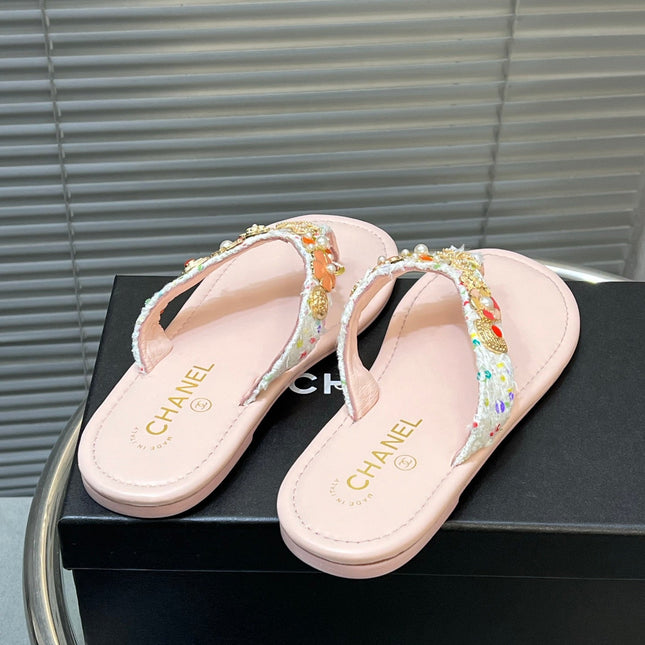 THONG SLIPPERS IN LIGHT PINK SOFT LEATHER WITH LOGO STICKER DETAIL