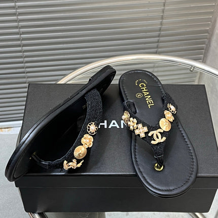 THONG SLIPPERS IN BLACK SOFT LEATHER WITH LOGO STICKER DETAIL