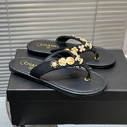 THONG SLIPPERS IN BLACK SOFT LEATHER WITH LOGO STICKER DETAIL