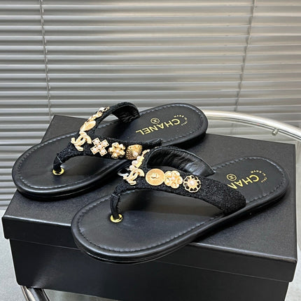 THONG SLIPPERS IN BLACK SOFT LEATHER WITH LOGO STICKER DETAIL